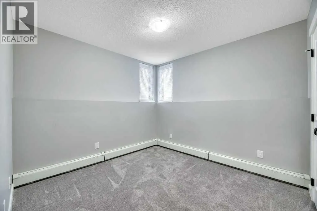 12, 606 Lakeside Boulevard