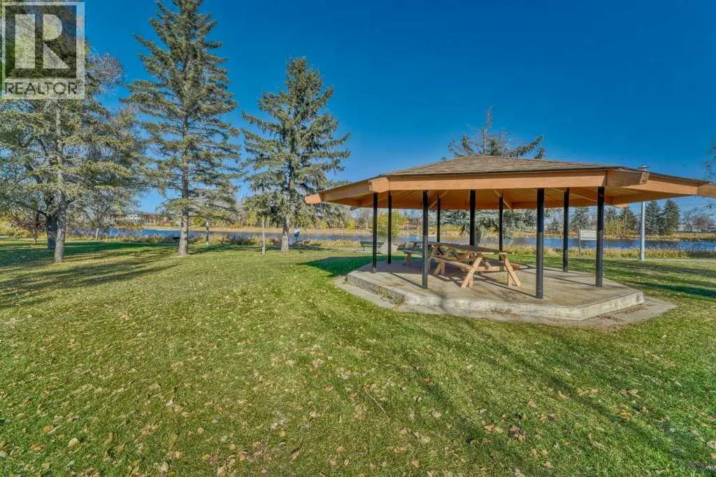 12, 606 Lakeside Boulevard