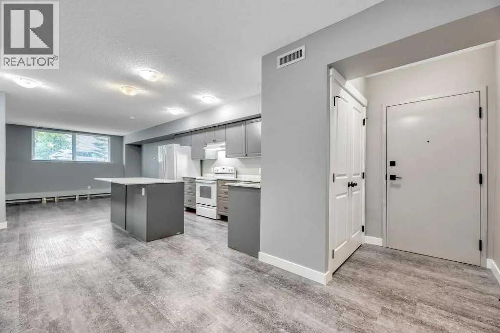 12, 606 Lakeside Boulevard