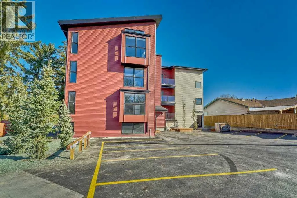 12, 606 Lakeside Boulevard