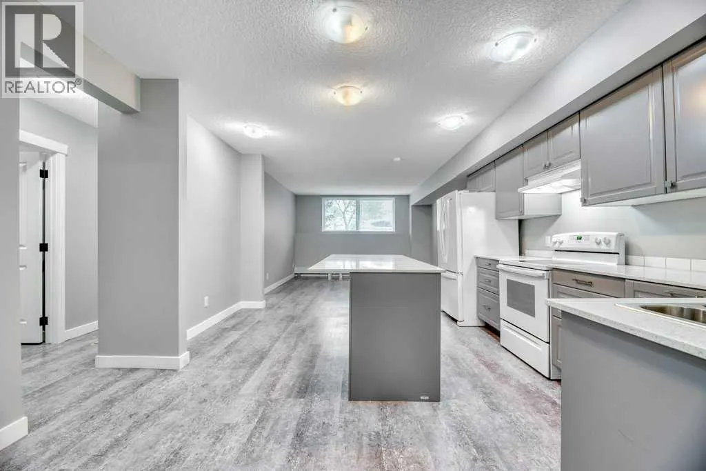 12, 606 Lakeside Boulevard