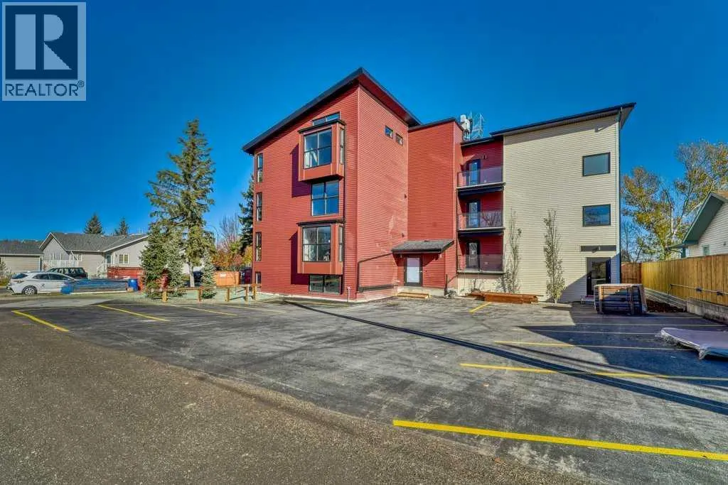 12, 606 Lakeside Boulevard