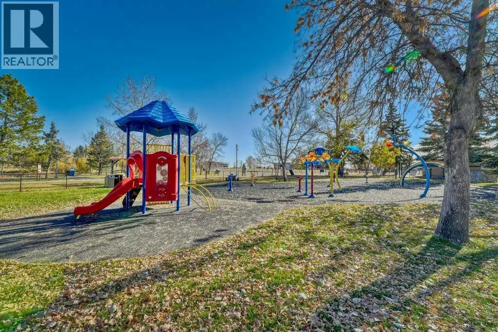 12, 606 Lakeside Boulevard