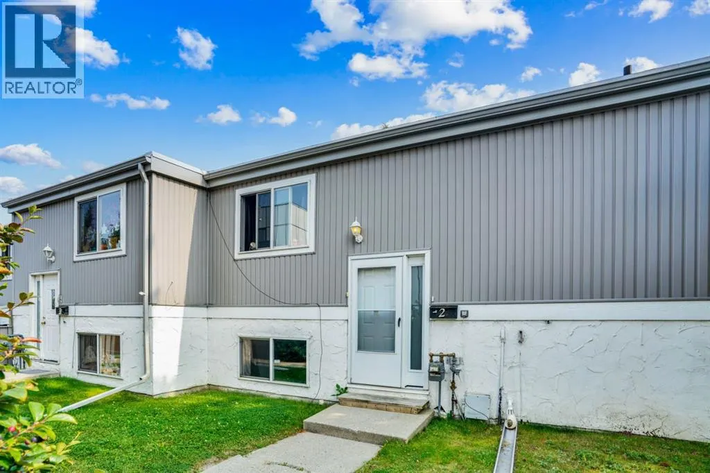 2, 459 Huntsville Crescent NW
