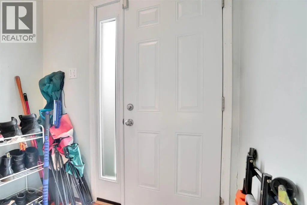 2, 459 Huntsville Crescent NW