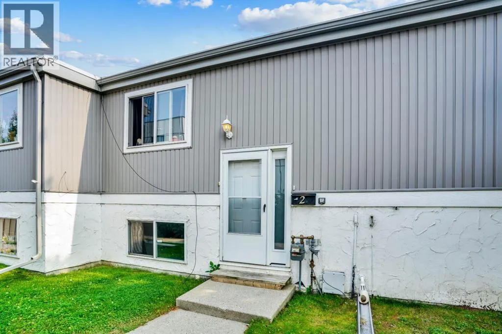 2, 459 Huntsville Crescent NW