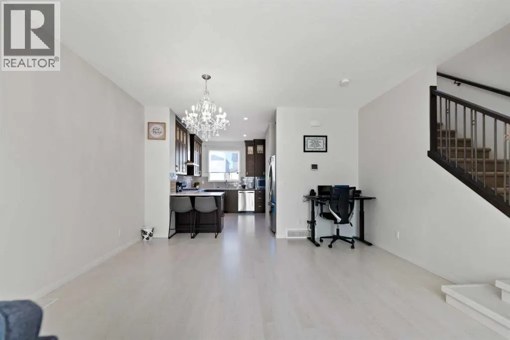 72 Corner Glen Avenue NE