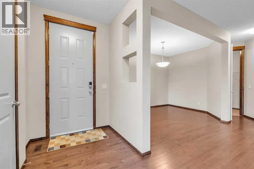 64 Everoak Park SW