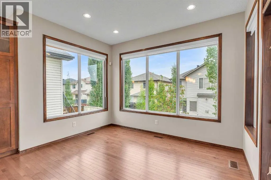 64 Everoak Park SW