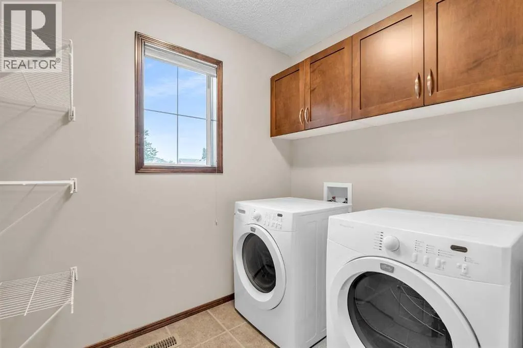 64 Everoak Park SW