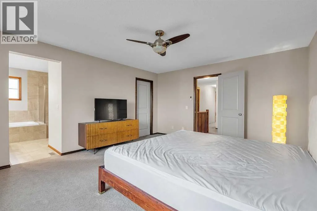 64 Everoak Park SW