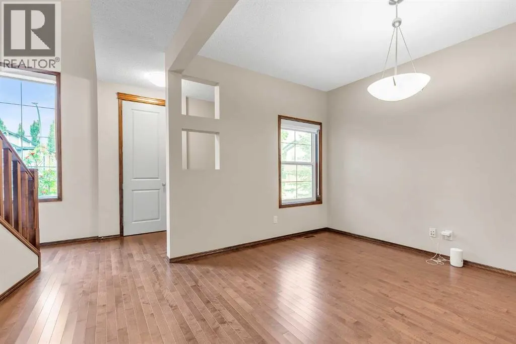 64 Everoak Park SW