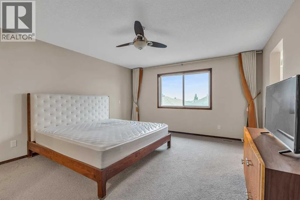 64 Everoak Park SW
