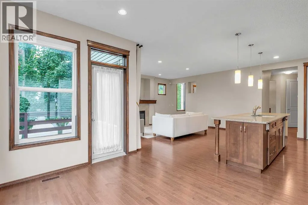 64 Everoak Park SW