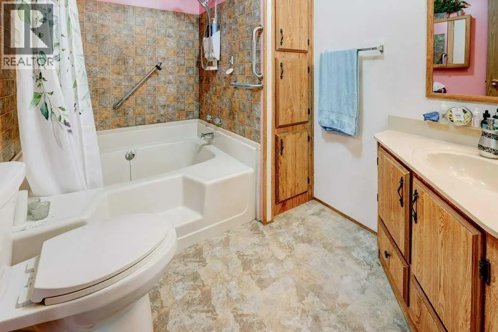 3126 Burroughs Manor NE