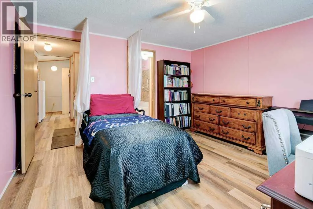 3126 Burroughs Manor NE