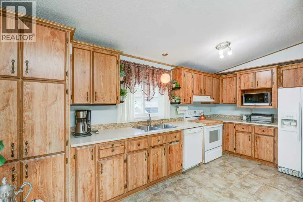 3126 Burroughs Manor NE