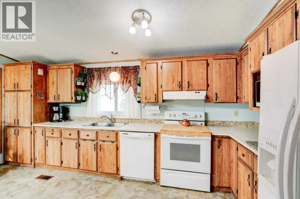 3126 Burroughs Manor NE