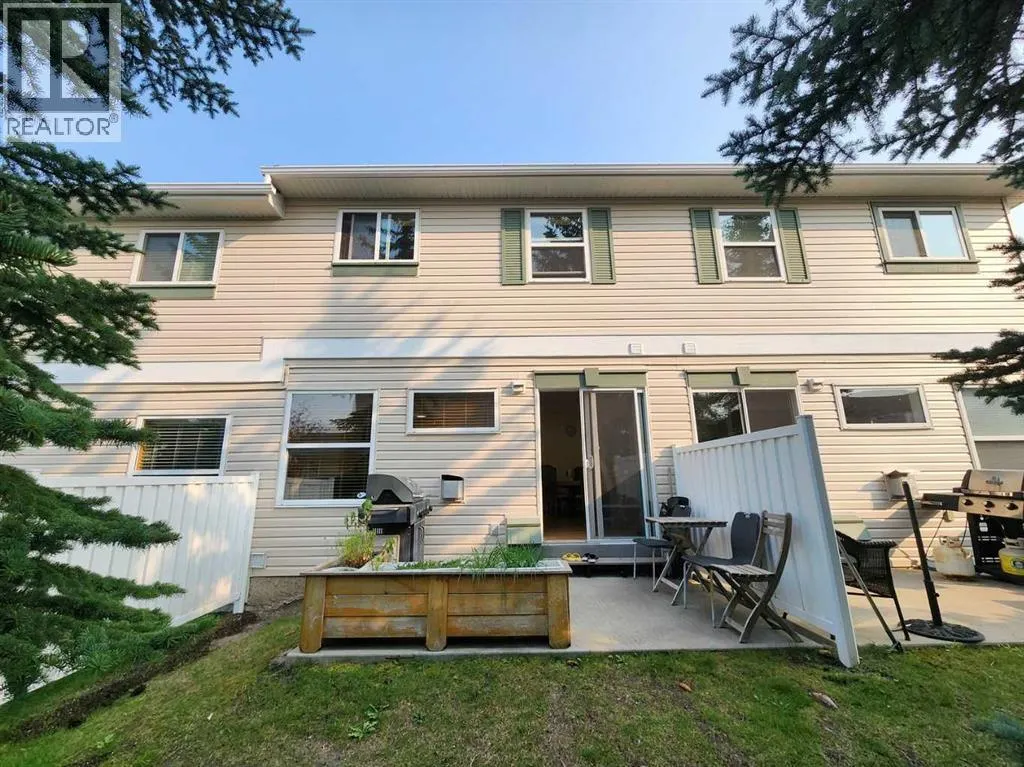 9 Country Hills Rise NW