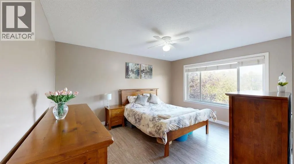70 Crystalridge Close