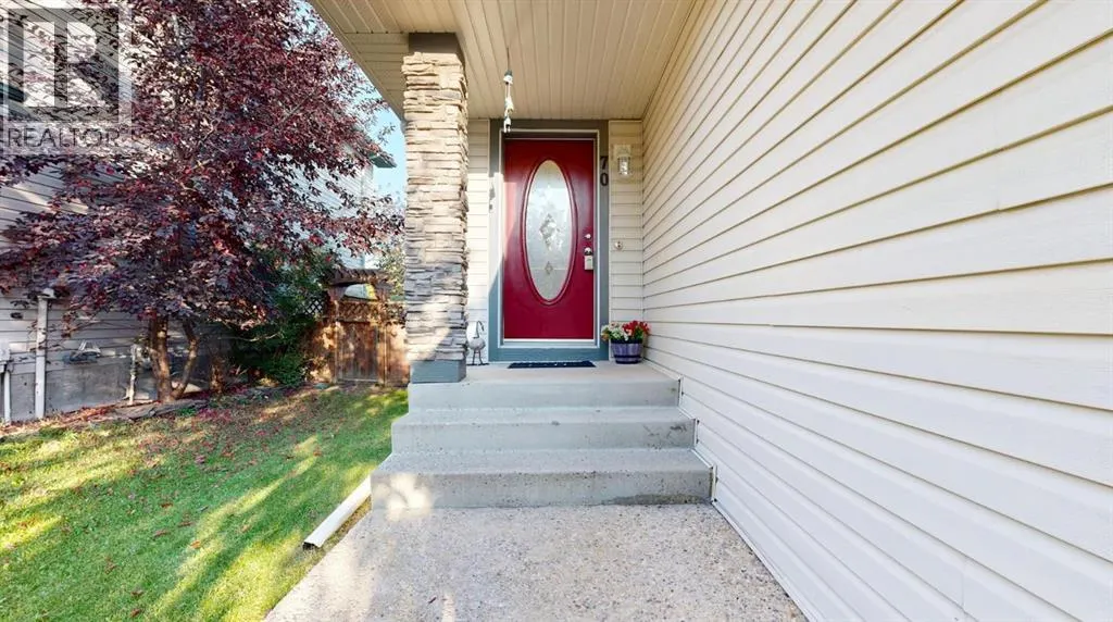 70 Crystalridge Close