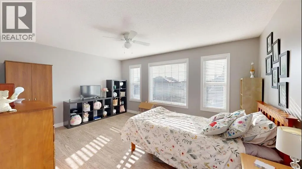 70 Crystalridge Close