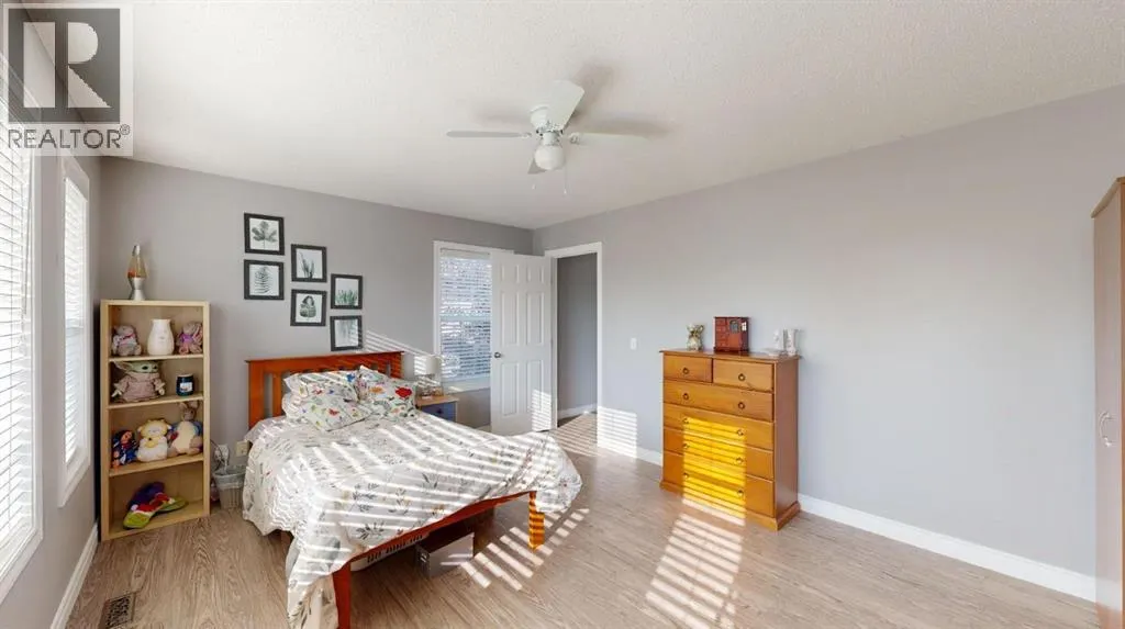 70 Crystalridge Close