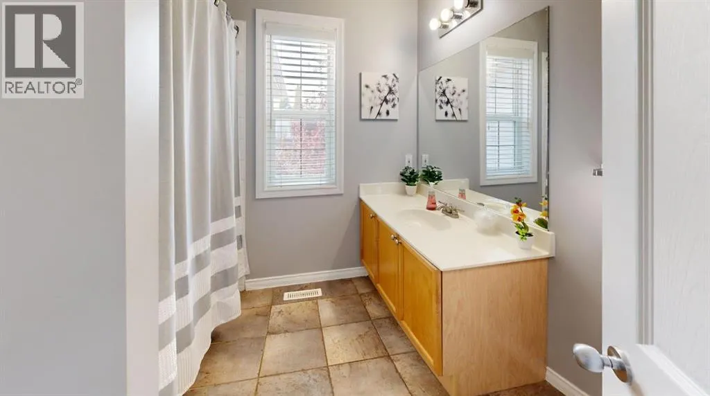 70 Crystalridge Close