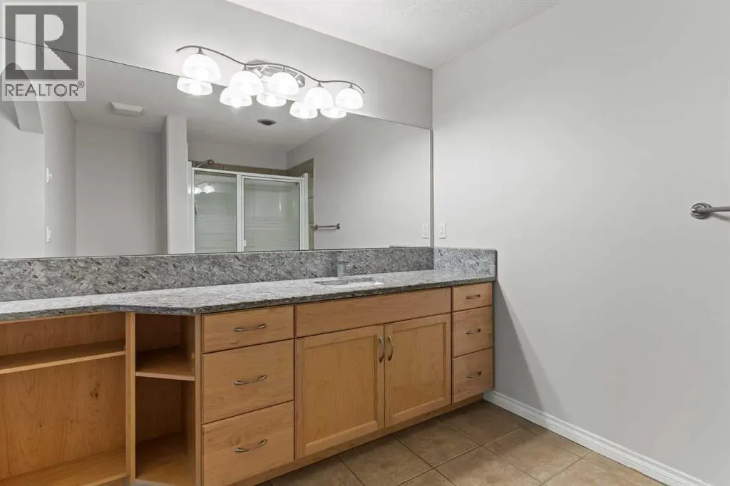 242, 30 Sierra Morena Landing SW