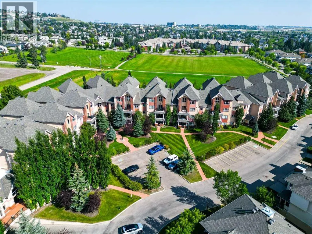 242, 30 Sierra Morena Landing SW