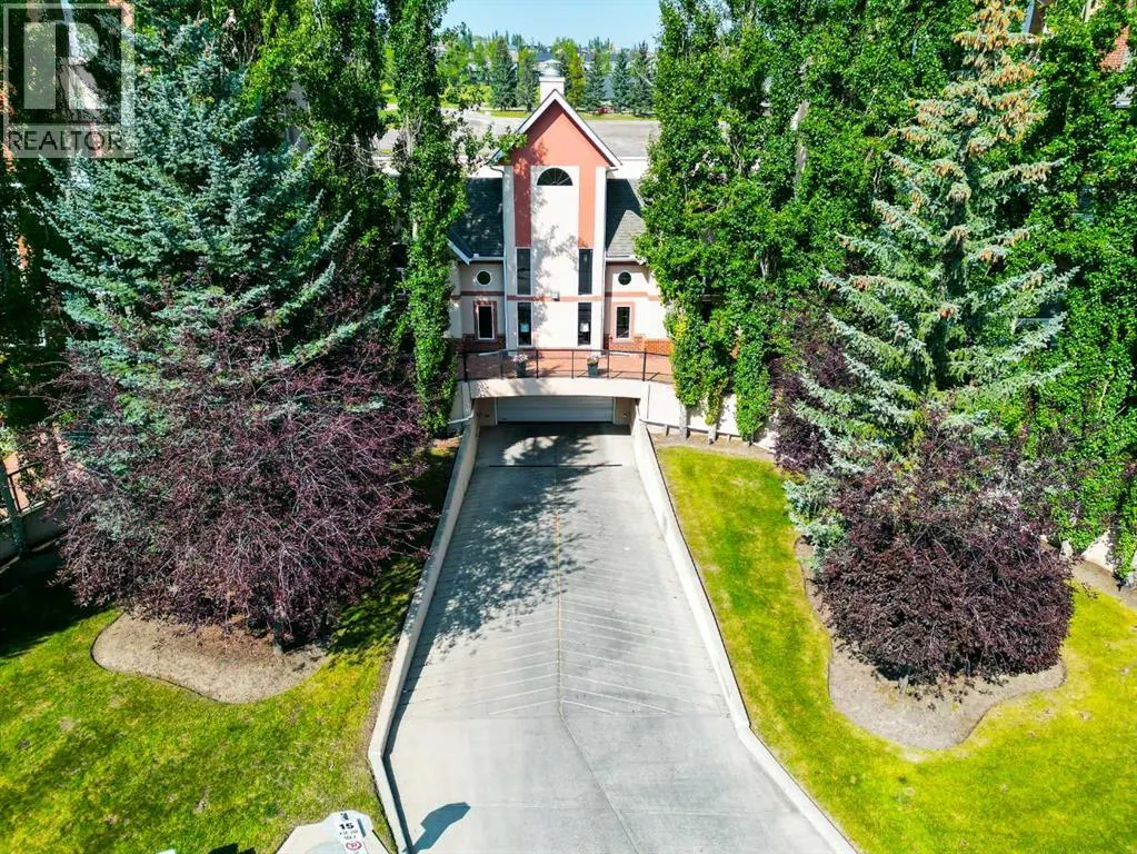 242, 30 Sierra Morena Landing SW