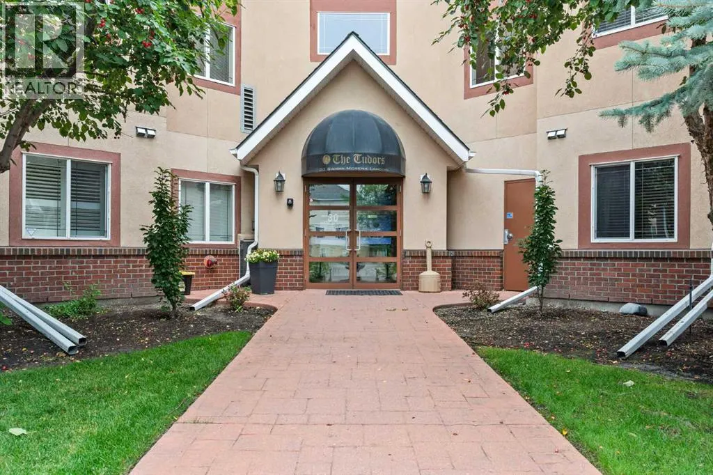 242, 30 Sierra Morena Landing SW