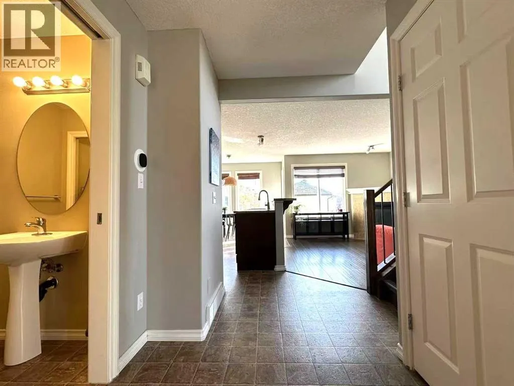 200 Royal Crest View NW