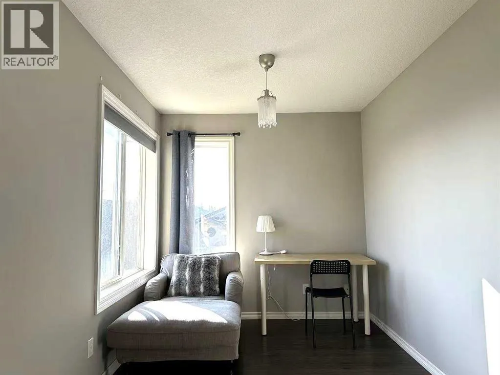 200 Royal Crest View NW