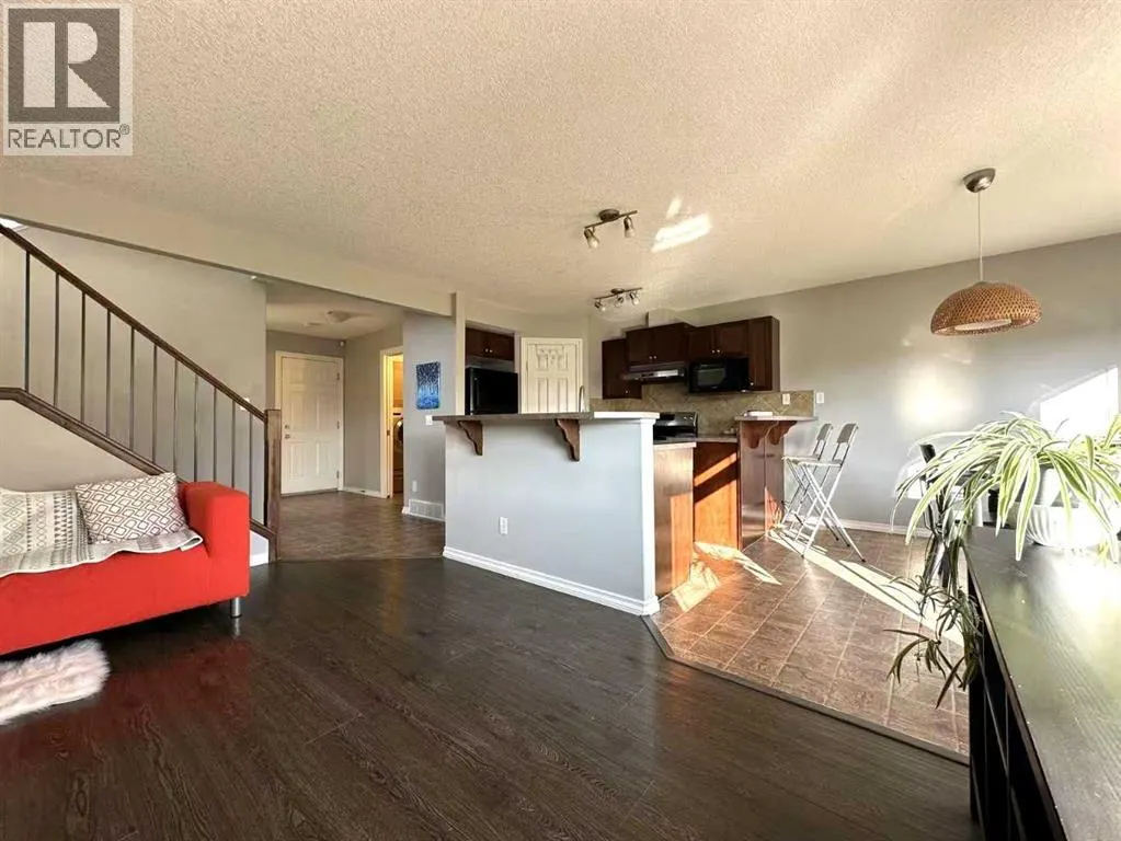 200 Royal Crest View NW