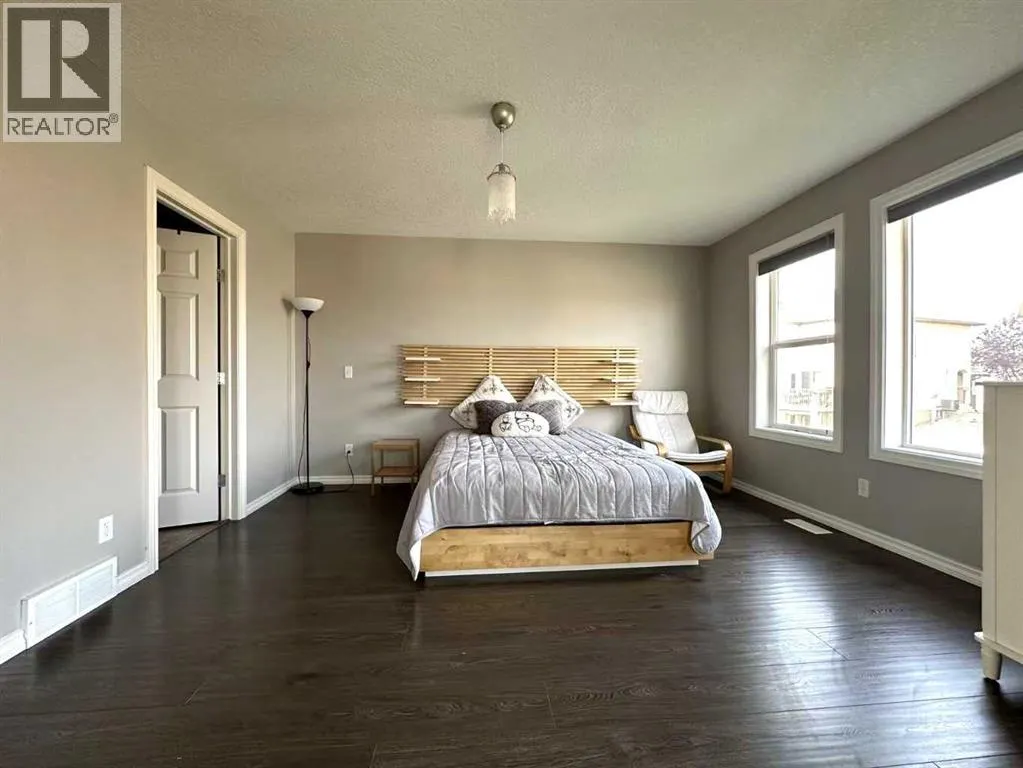 200 Royal Crest View NW