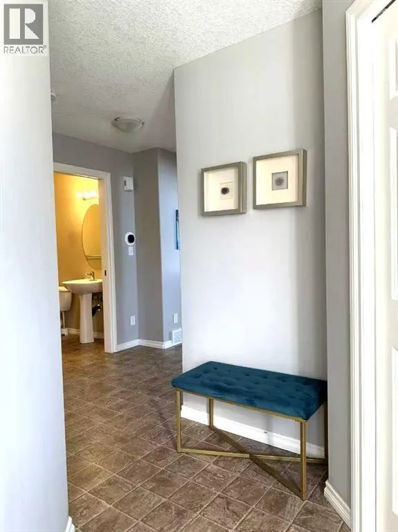200 Royal Crest View NW