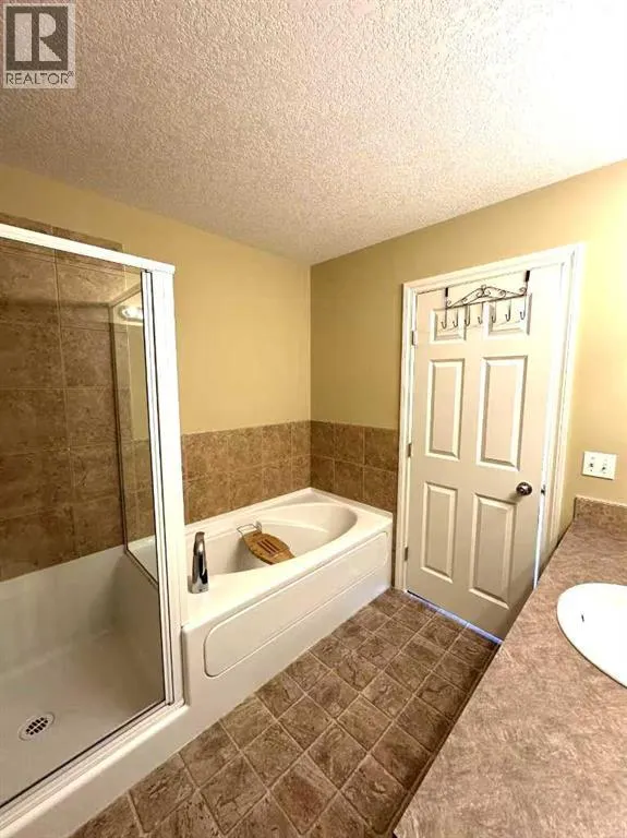 200 Royal Crest View NW