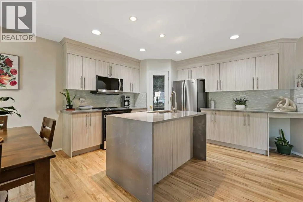 125 Everwillow Close SW