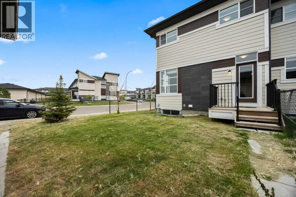 66 Skyview Parade NE