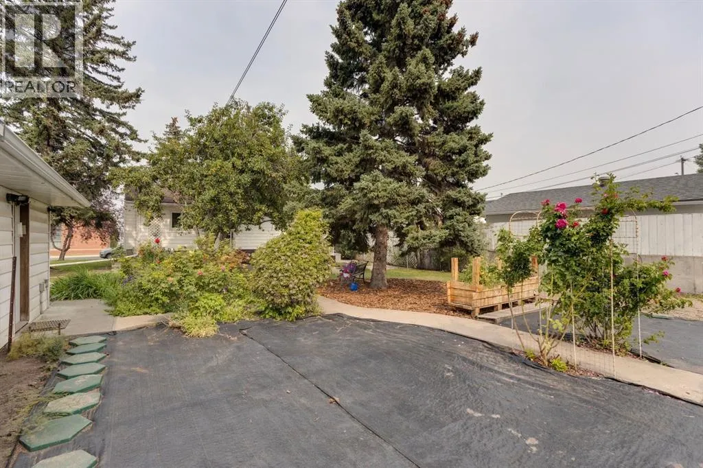 429 3 Avenue NE