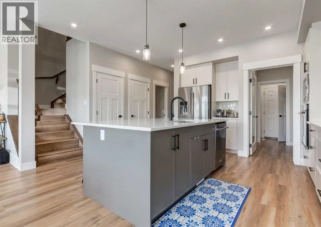 163 Arbour Lake Rise NW