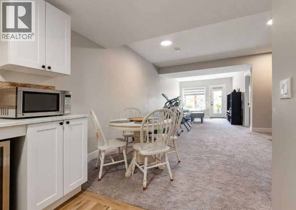 163 Arbour Lake Rise NW