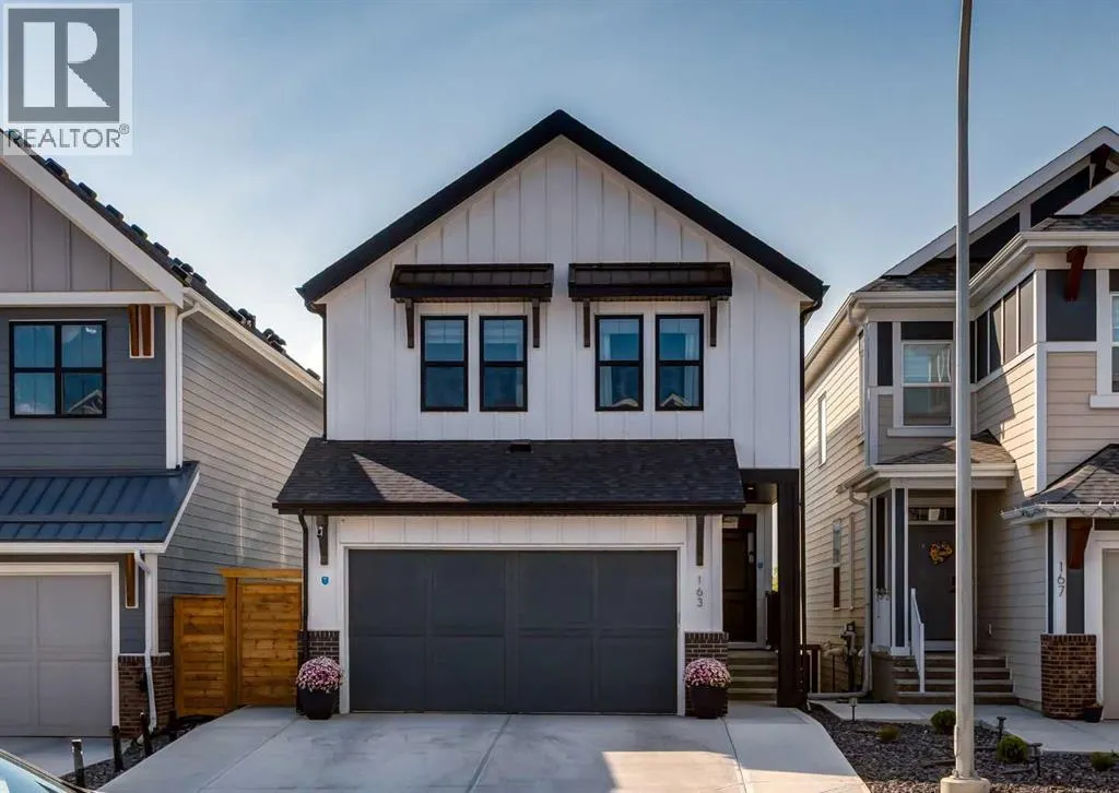 163 Arbour Lake Rise NW
