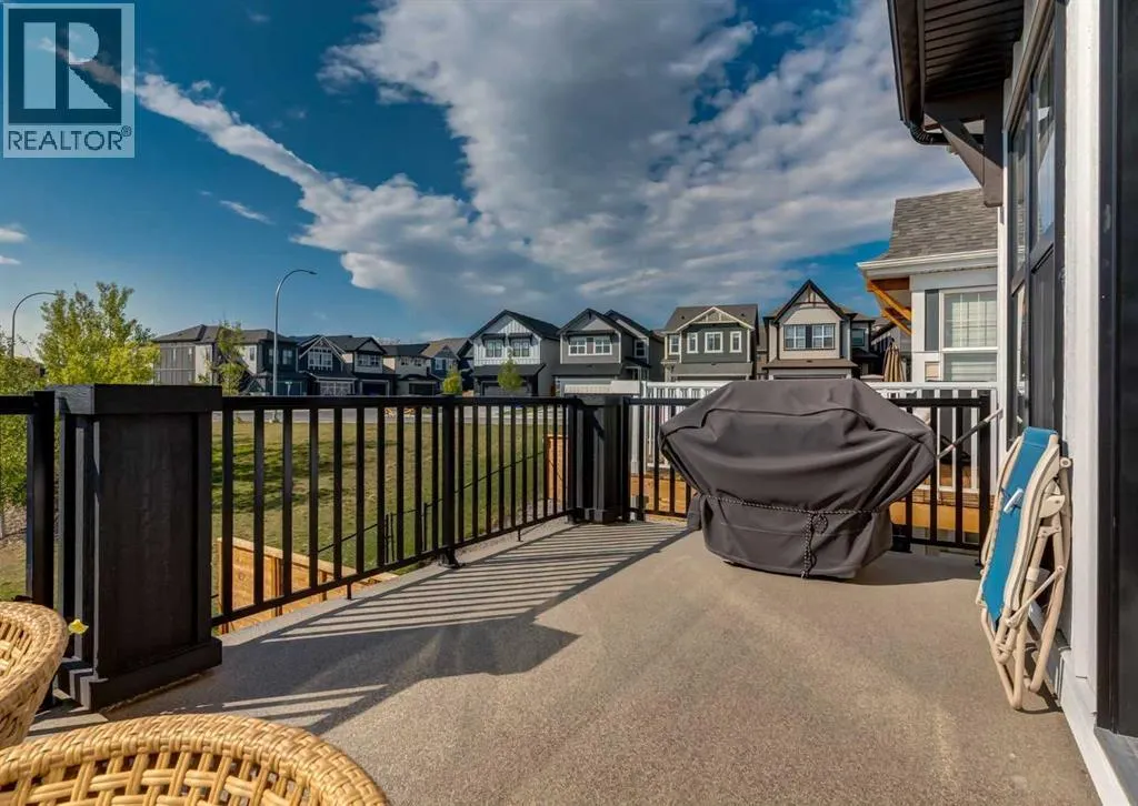 163 Arbour Lake Rise NW