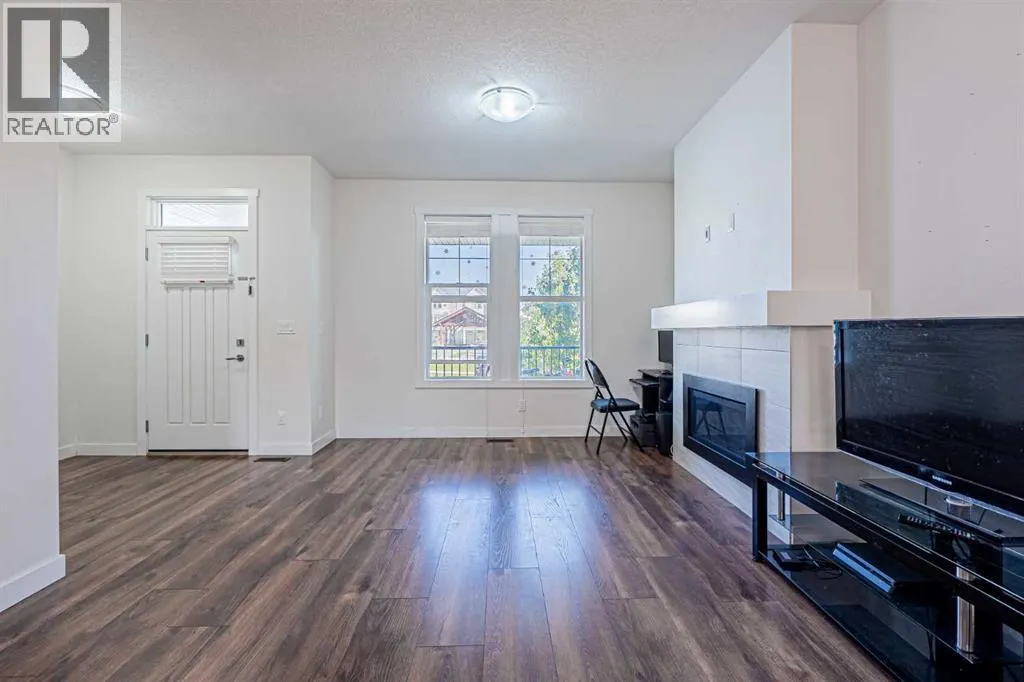 329 south point Green SW