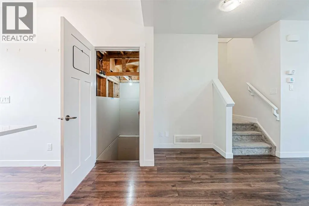 329 south point Green SW
