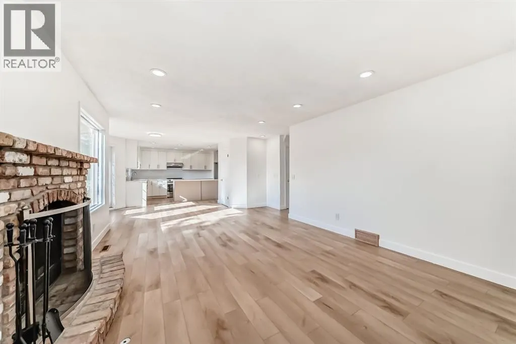 118 Signature Close SW