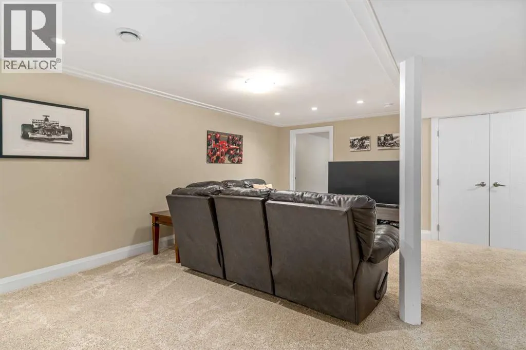 92 Baker Crescent NW