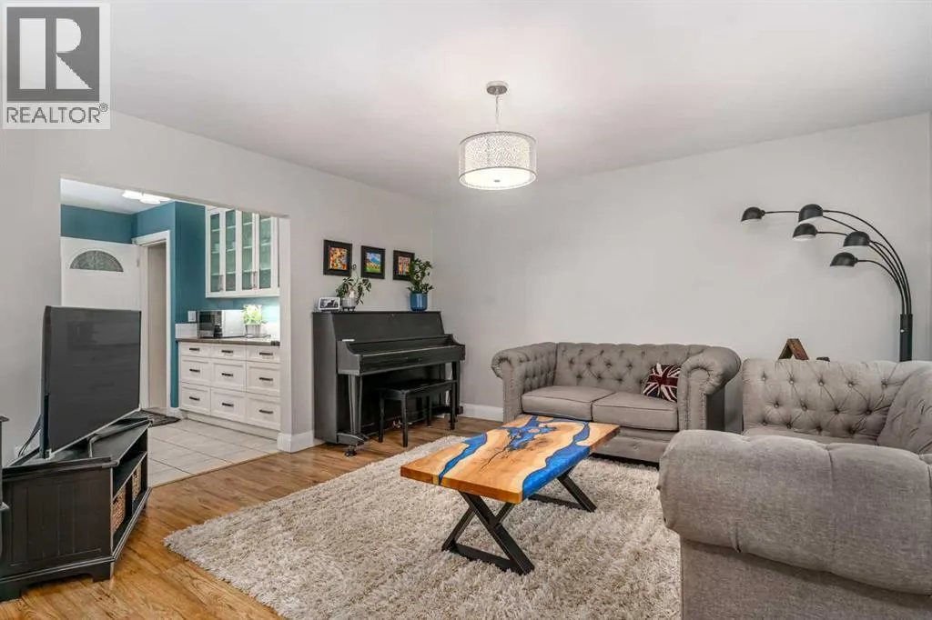 92 Baker Crescent NW